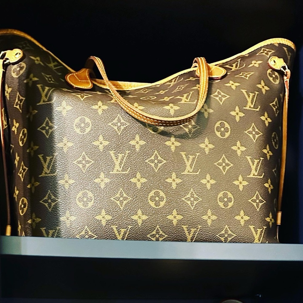 Authentic Neverfull MM Louis Vuitton Tote
